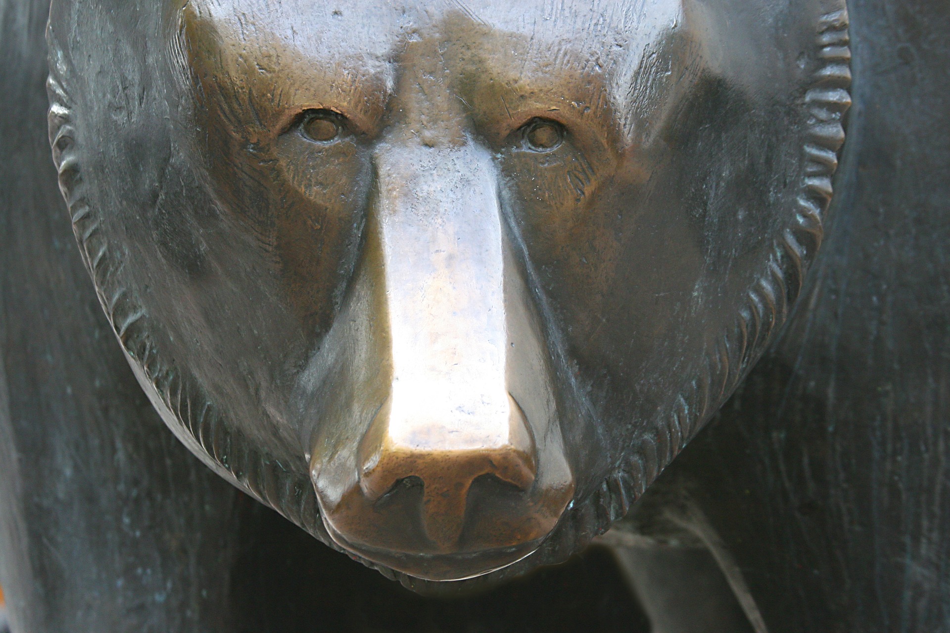 Carving of a bear statue