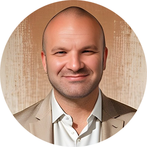 Headshot of Jonathan Kvarfordt